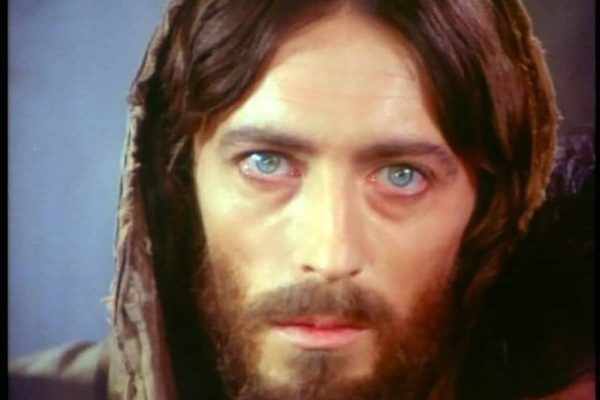 Robert Powell: Viața unui actor marcat de rolul lui Iisus în „Iisus din Nazareth”