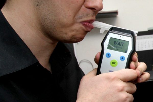 Cum tehnologia mobilă poate influența consumul de alcool și siguranța rutieră
