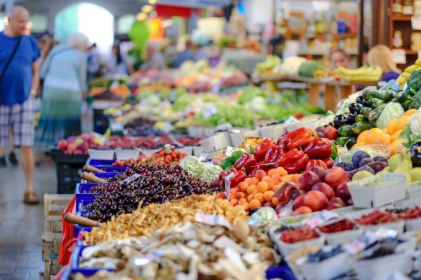 Alerta alimentară: Pesticidele din legume și fructe ajung la niveluri record în România
