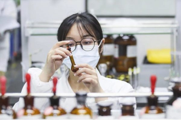 Ascensiunea Chinei ca Hub Global în Industria Farmaceutică: O Nouă Gardă de Fier
