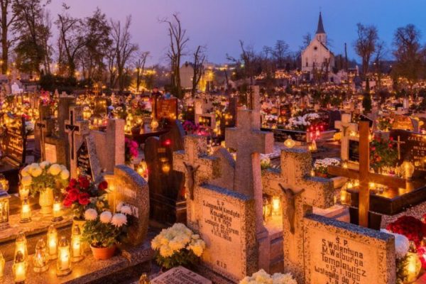 Paștele Blajinilor 2026: O Sărbătoare a Memoriei și Tradiției în România