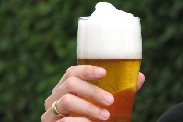 Efectele consumului zilnic de bere: între mituri și realitate