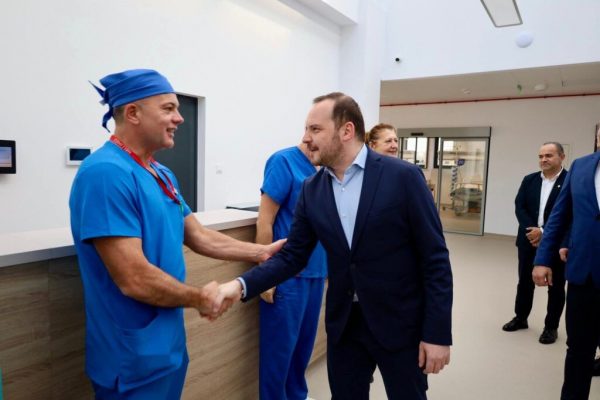 Mesajul Emoționant al Ministrului Sănătății de 1 Mai: O Recunoaștere a Eforturilor Românilor care Muncesc