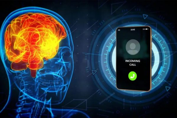 Impactul expunerii pe termen lung la telefoanele mobile asupra sănătății creierului: O analiză detaliată a cercetărilor recente