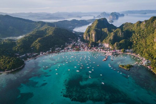 Europa în Topul Plajelor: Plaja Fteri din Kefalonia, O Destinație de Neuitat
