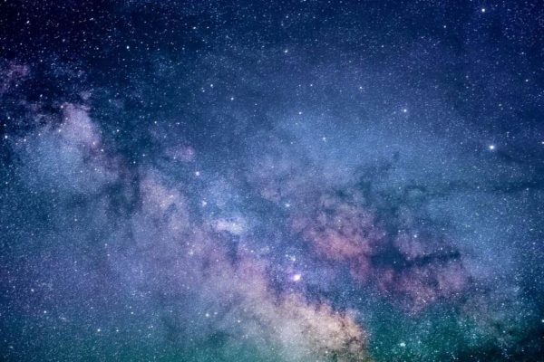 Retrogradarea lui Pluto: Impactul Astrologic asupra Fiecărei Zodii în Mai 2026