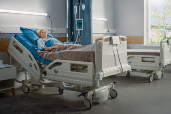 Reforma CNAS: Implicațiile Reducerii Paturilor de Spitalizare în Sistemul Sanitar Românesc