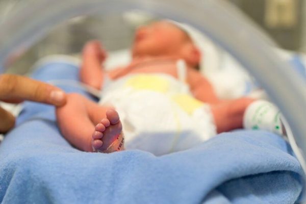 Tragedia de la Maternitatea Polizu: Sancțiuni și Îngrijorări privind Malpraxisul în Îngrijirea Nou-Născuților Prematuri
