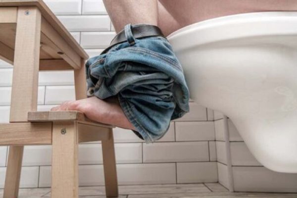 Culoarea scaunului: Indicatori esențiali ai sănătății ficatului și bilei