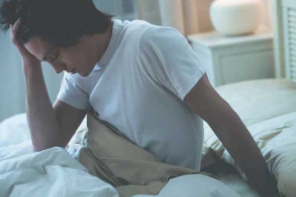 Transpirația excesivă noaptea: cauze, implicații și când să consulți un medic