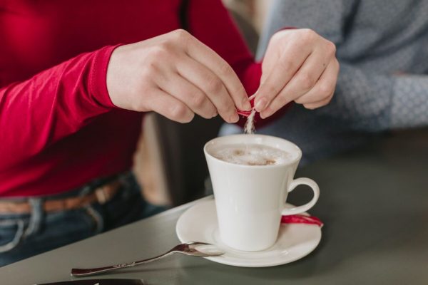 Stevia: Îndulcitorul Ideal pentru Diabetici – Beneficii, Riscuri și Recomandări