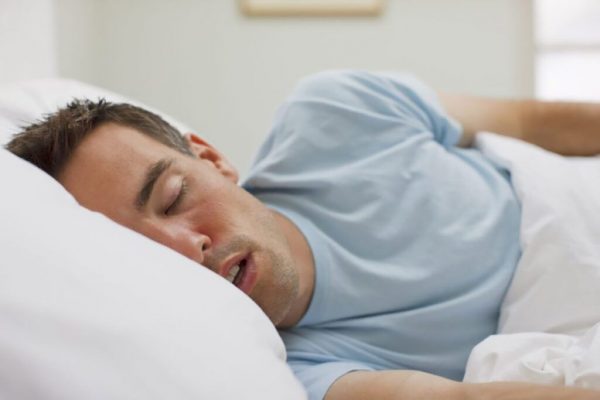 Somnul și sănătatea după 40 de ani: Câte ore sunt necesare pentru a proteja creierul și inima?