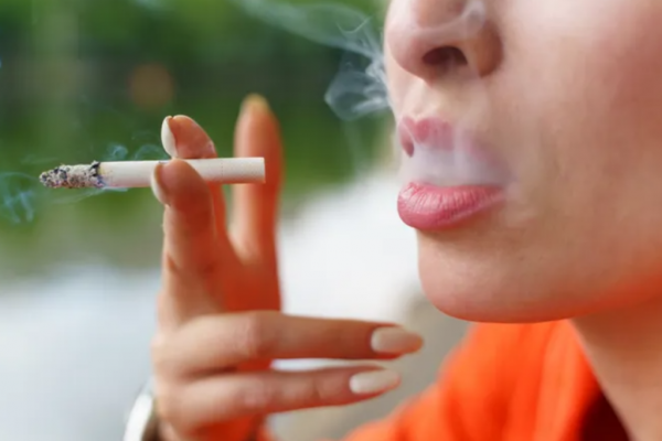 6 Obiceiuri Cotidiene Care Îți Pot Compromite Sănătatea: Analiză Detaliată a Riscurilor și Implicațiilor
