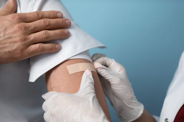 Inovația în tratamentul melanomului: plasturele experimental care combate cancerul de piele