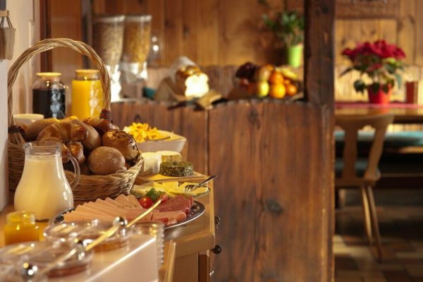 Ghidul alimentației sănătoase în vacanță: Ce să eviți la bufetul hotelului