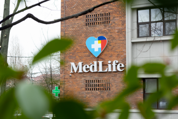 MedLife: Creștere Remarcabilă în 2026 în Contextul Volatilității Economice