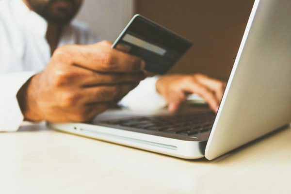 Impactul implementării sistemului RO e-Factura asupra veniturilor românilor: Reguli noi și amenzi drastice