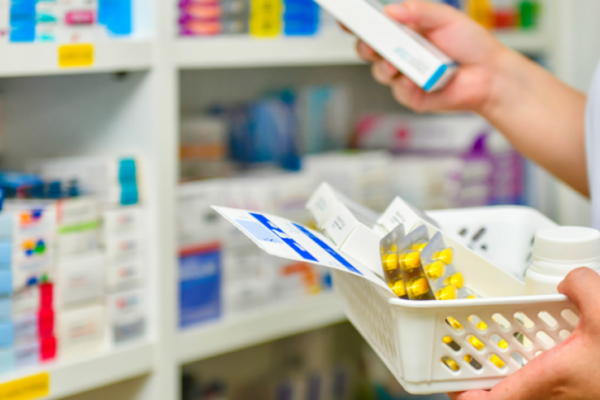 Influența Celebrităților asupra Tratamentului Cancerului: Cazul Ivermectinei și Fenbendazolului