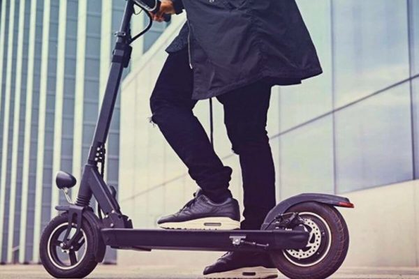 Reglementarea trotinetelor electrice: O necesitate urgentă după creșterea accidentelor fatale