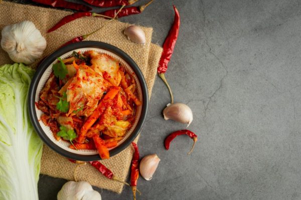 Kimchi: Alimentul Fermentat Care Promite Sănătate și Pierdere în Greutate