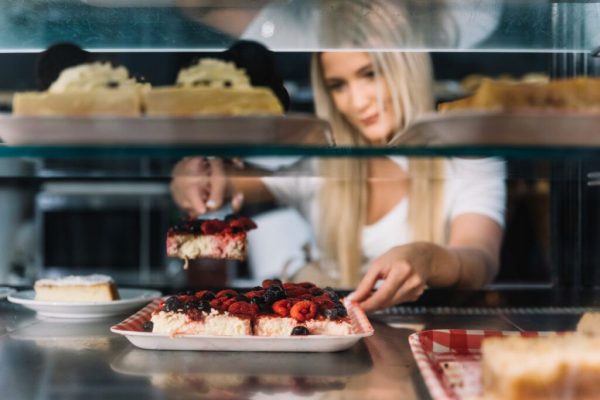 Prăjiturile și Securitatea Socială: O Analiză a Rambursării Produselor fără Gluten în Contextul Crizei Bugetare din Franța