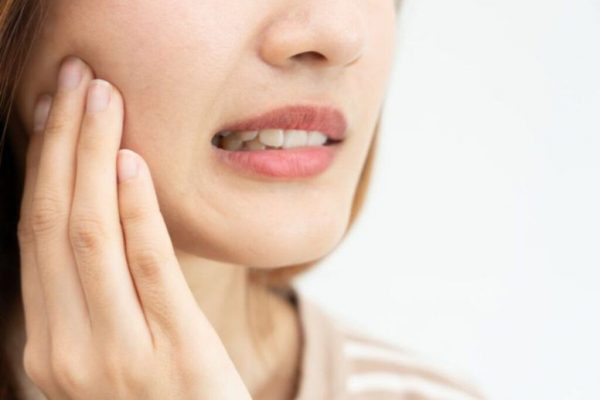 Semnele de Alarmă ale Durerii Dentare: Când Trebuie să Consulti un Stomatolog