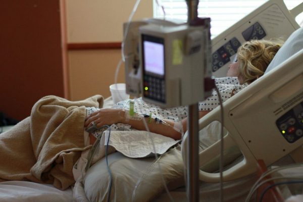 Miracol medical: Salvarea unei femei însărcinate cu gemeni după o ruptură de aortă
