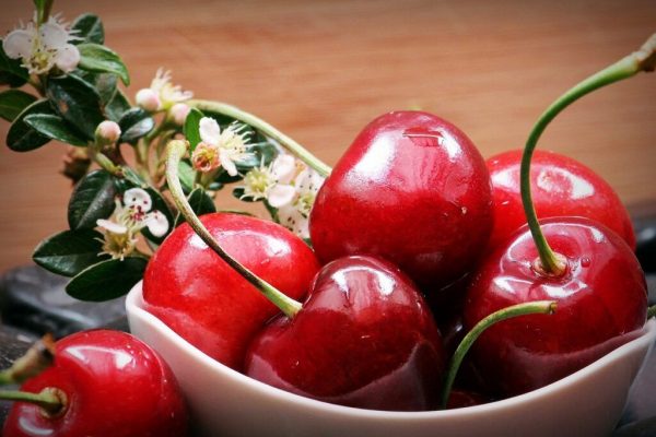 Ceaiul din codițe de cireș: un elixir natural pentru rinichi sau un risc pentru sănătate?