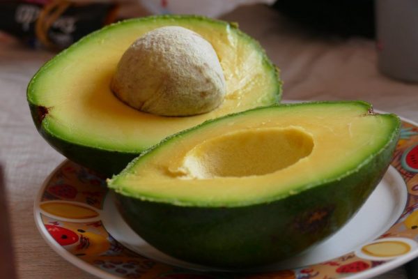 Impactul consumului de avocado asupra tensiunii arteriale: Beneficii și considerații esențiale