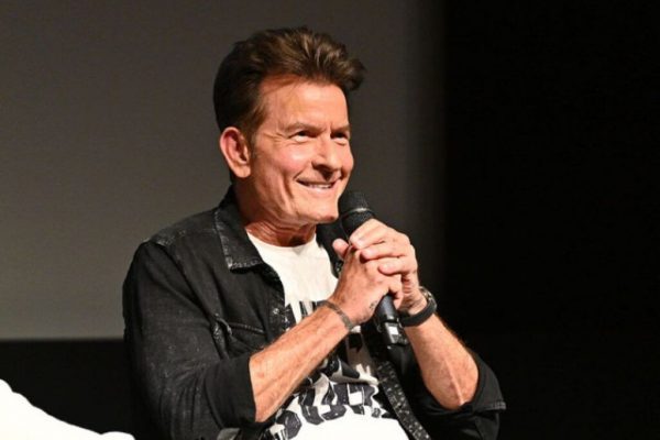 Viața după dependențe: O privire asupra parcursului lui Charlie Sheen și impactul acestuia asupra sănătății și carierei