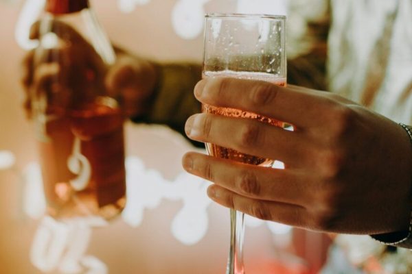 Declinul Consumului Global de Alcool: O Tendință În Continuă Evoluție Până în 2031