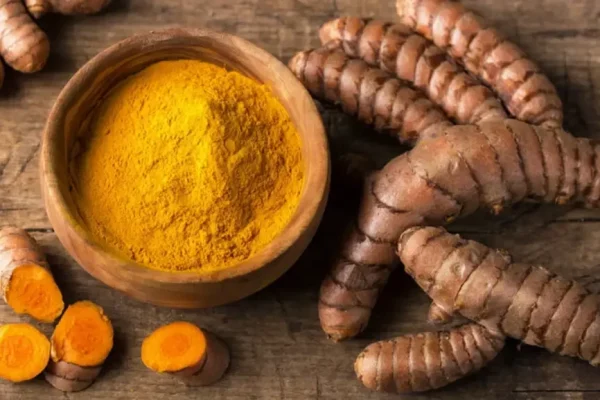 Turmericul: Aurul Naturii și Beneficiile Sale Anti-Inflamatoare în Medicina Tradițională