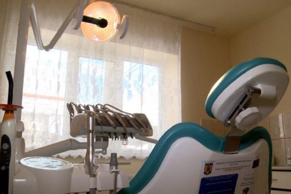 Paradoxul stomatologiei românești: exces de medici, lipsă de locuri de muncă