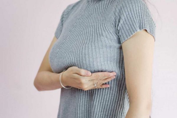 Importanța Autopalparii Sânilor: Cum să Identifici Semnele Cancerului Mamar și Când să Ceri Ajutor Medical