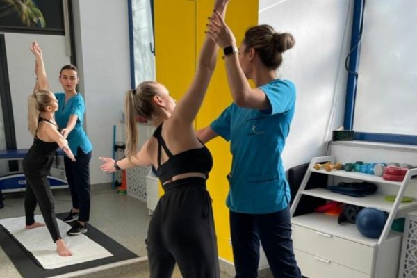 Cum Pilates contribuie la procesul de slăbire: Analiza experților și exerciții eficiente pentru acasă