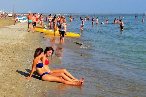 Costurile ascunse ale vacanțelor pe litoralul românesc: O analiză detaliată a cheltuielilor pentru o familie