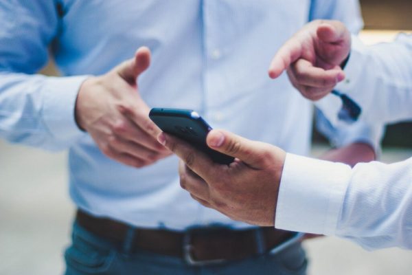 Identificarea apelurilor necunoscute: Soluții eficiente și riscuri asociate