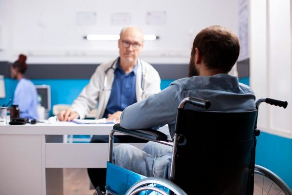 Impactul Eliminării Scutirilor Fiscale pentru Persoanele cu Dizabilități: O Analiză Detaliată a Schimbărilor din 2026