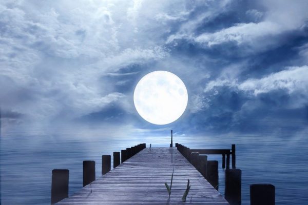 Influența Lunii Pline asupra Somnului: O Analiză Detaliată a Impactului Fazei Lunare asupra Calității Somnului