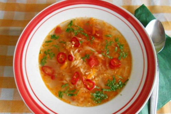 Pericolele lăsării alimentelor la temperatura camerei: Ce trebuie să știi pentru a evita toxiinfecțiile alimentare