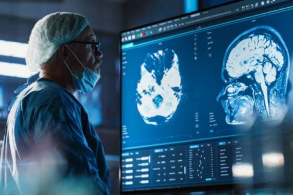 Revoluția în Chirurgie: Impactul Noilor Tehnologii în Intervențiile Oncologice Minim Invazive