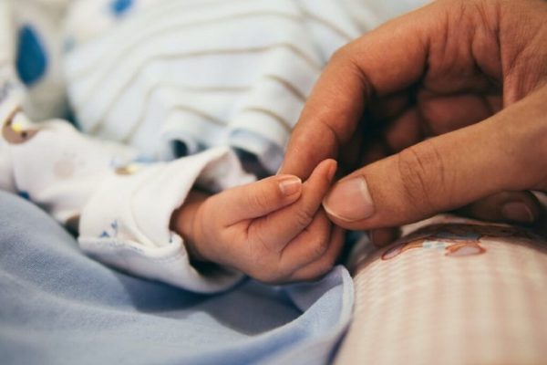 Un Strigăt de Ajutor: Povestea Emoționantă a Unei Mame și Lupta Fiicei Sale Împotriva Cancerului