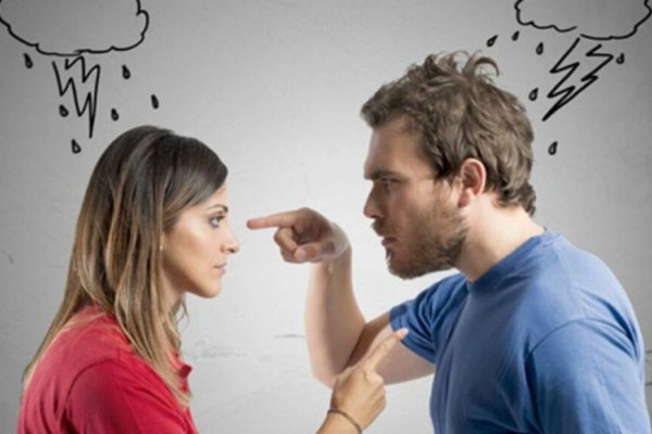Înțelegerea relațiilor toxice: Semnele unui partener narcisic și cum să te protejezi