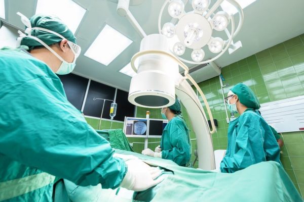 Consecințele neprevăzute ale timectomiei: O analiză a riscurilor de cancer și autoimunitate
