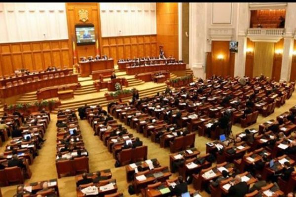 Ascensiunea AUR în Politica Românească: Analiză a Sondajului CURS și Perspectivele Viitoare