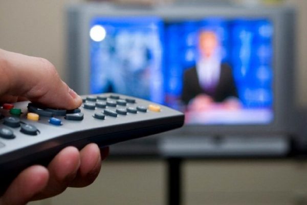 Impactul vizionării televizorului asupra sănătății creierului bărbaților după 50 de ani: O analiză detaliată a studiului recent