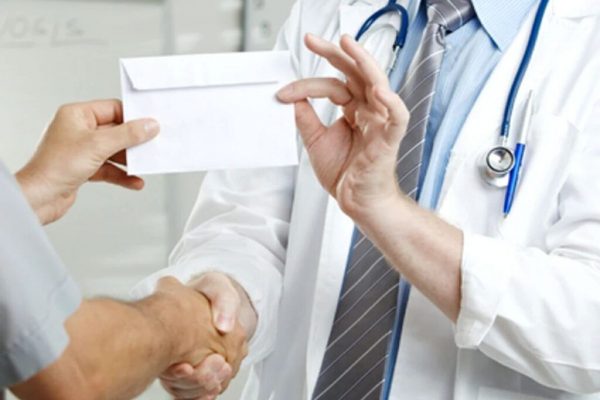 Corupția în sistemul medical românesc: Cazul medicului condamnat pentru luare de mită