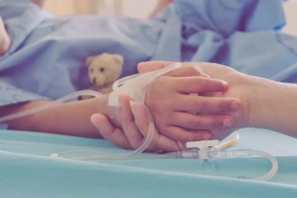 Tragedia unei fetițe și controversele editării genetice: un apel la responsabilitate în cercetarea medicală