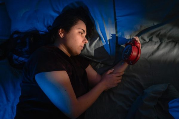 Cauzele trezirilor nocturne: O privire detaliată asupra somnului perturbat între orele 3 și 5 dimineața