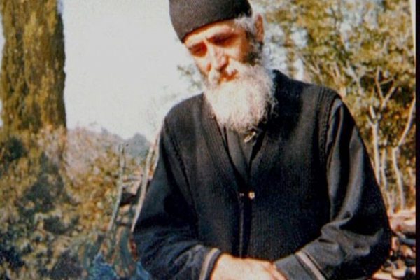 Mesajul lui Paisie Aghioritul: Învățăturile despre cuvinte și iertare în viața creștină